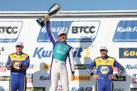 Podium Sutton ingram cammish 0Q3A2307