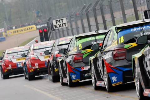 Pitlane_01