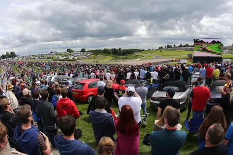 Crowd-6 (2)