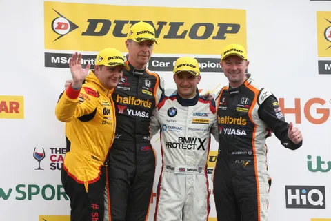 R2 Podium