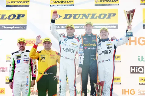 Podium-02