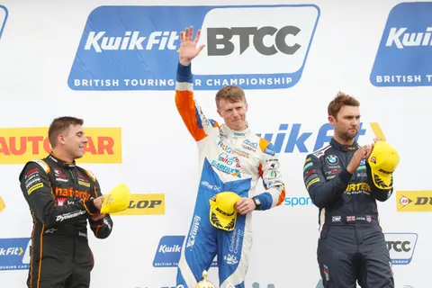 Podium02