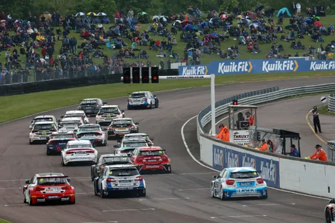 BTCC-r3-Start-3