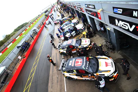 pitlane-003