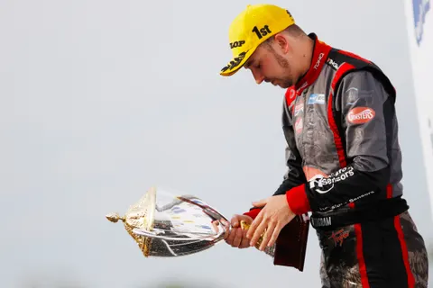 podium-ingram-002