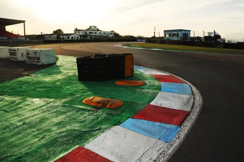 Thruxton-08