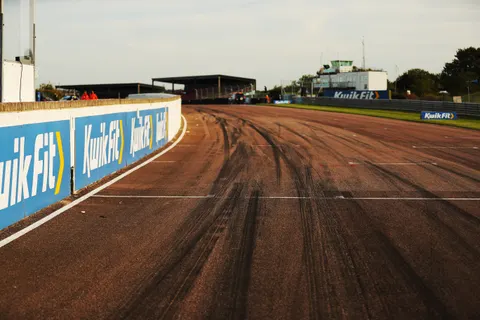 Thruxton-03-2