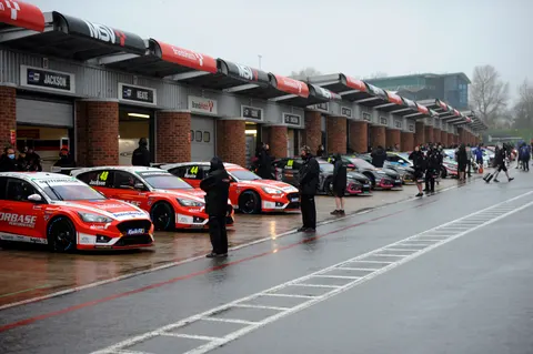 Pitlane_01