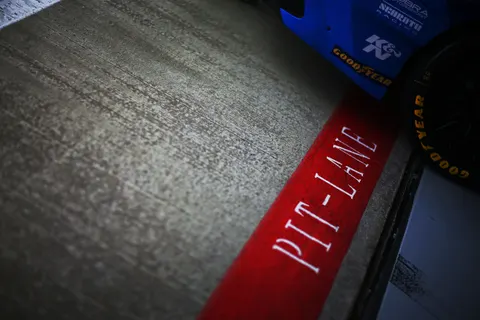 Pitlane-05