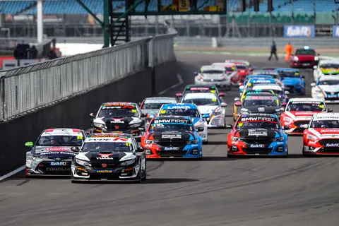 Race1Start-01