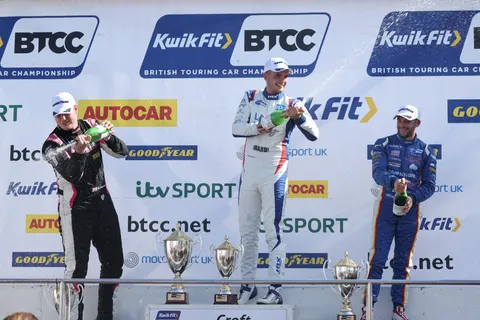podium-03