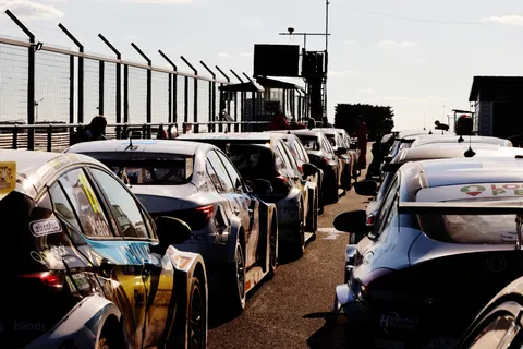 Pitlane_01
