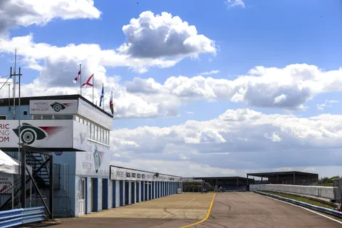 Thruxton-01-2
