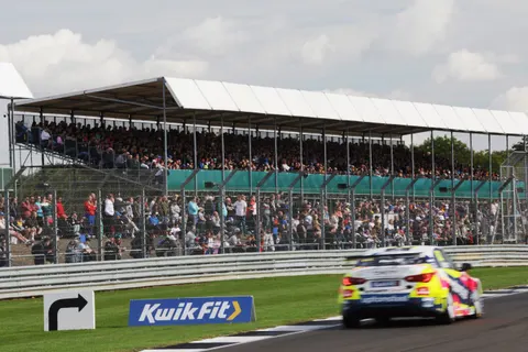 Crowd-0Q3A0223
