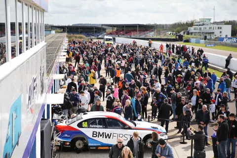 Crowd-DG_07379