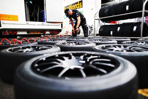 Goodyear-02SF7048