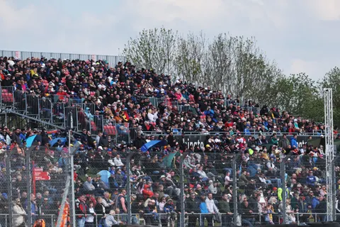 Crowd-0Q3A2405