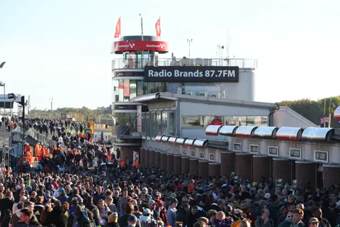 Crowd-02SF4127