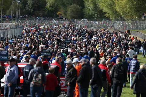 Crowd-7B1A7135