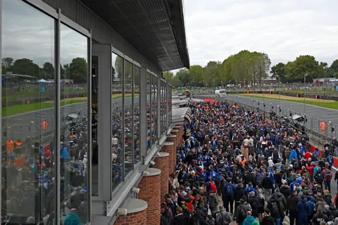 Crowd_0DB9841