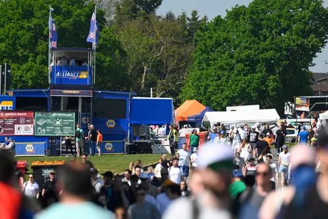 Crowd-_0DB7774