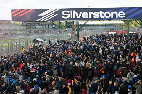 Crowd-_0DB7285