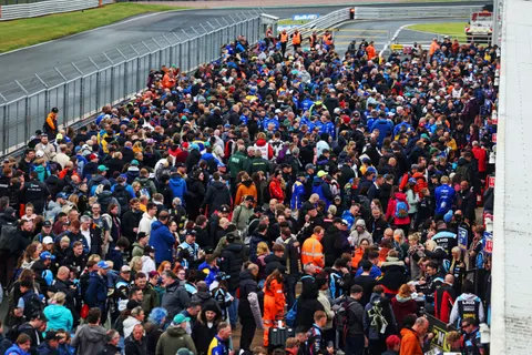 Crowd-0H5A1536