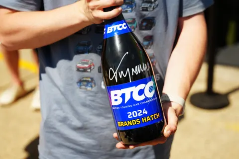 Signed-ingram-bottle-DSC05791