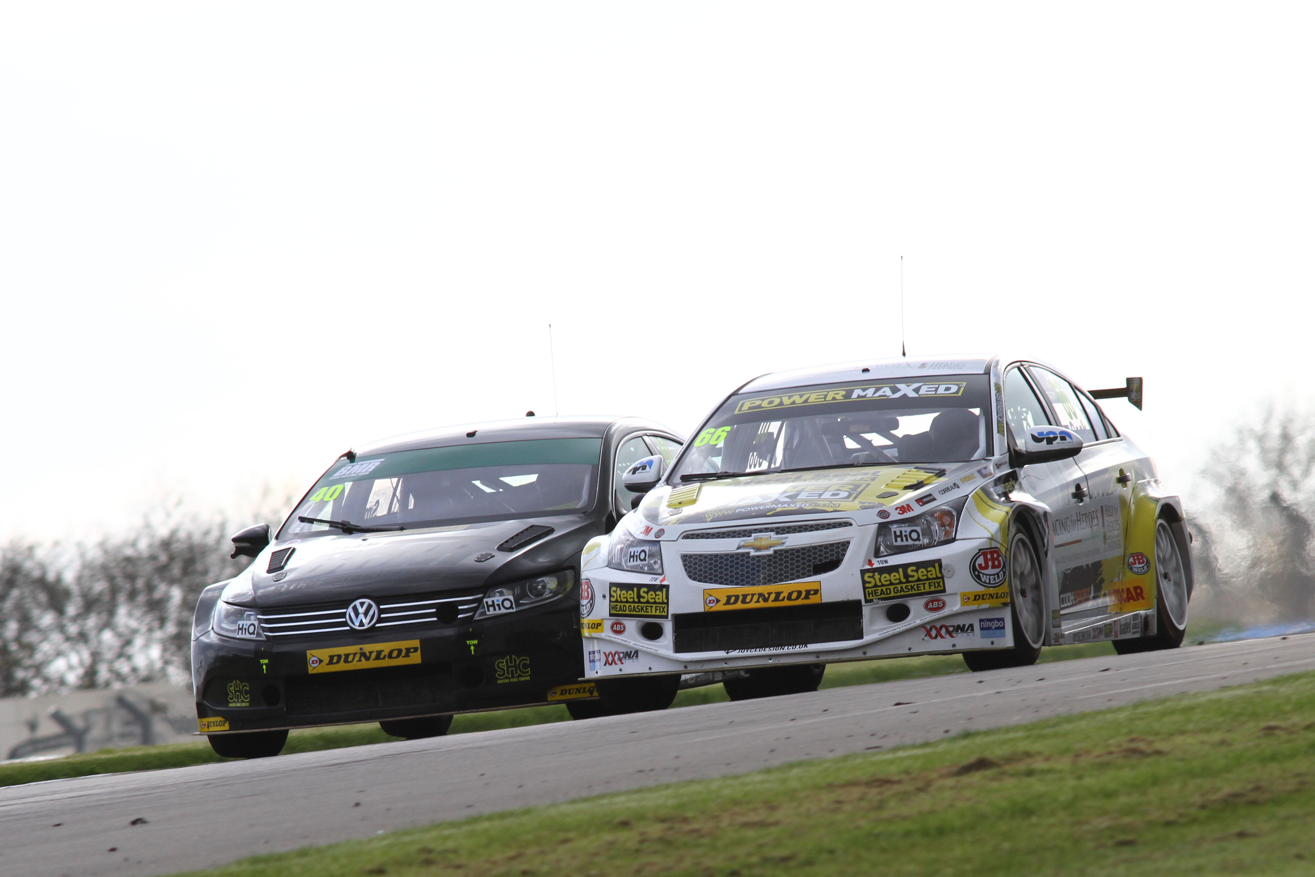 Aron Smith (IRE) Team BMR Volkswagen Passat CC and Josh Cook (GBR) Racing For Heroes Chevrolet Cruze